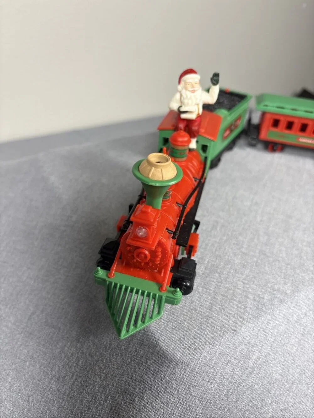 Vintage New Bright 1989 Santa's Christmas Express Holiday Train Set Loco Caboose